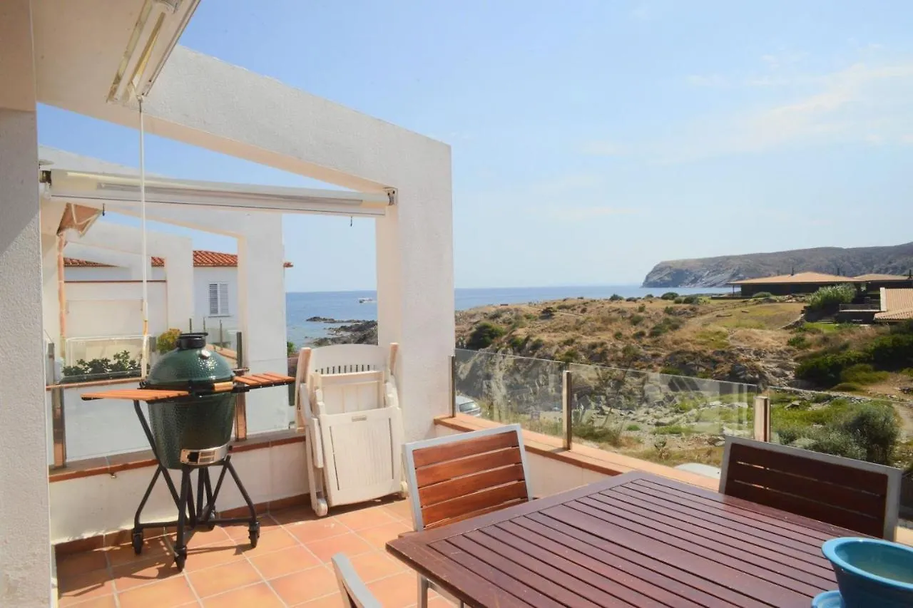 Beachfront Duplex With Terrace And Sea Views - Cadaques