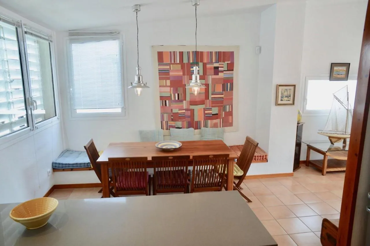 Beachfront Duplex With Terrace And Sea Views - Cadaques Holiday home