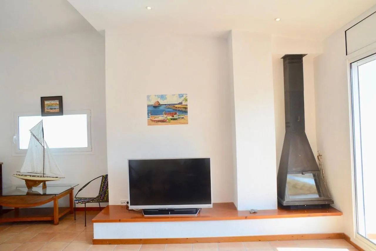 Beachfront Duplex With Terrace And Sea Views - Cadaques Spain